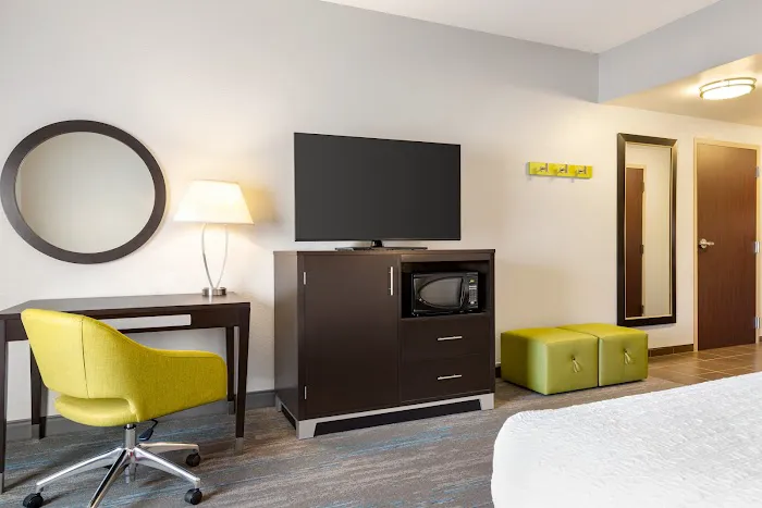 Hampton Inn & Suites York South 4