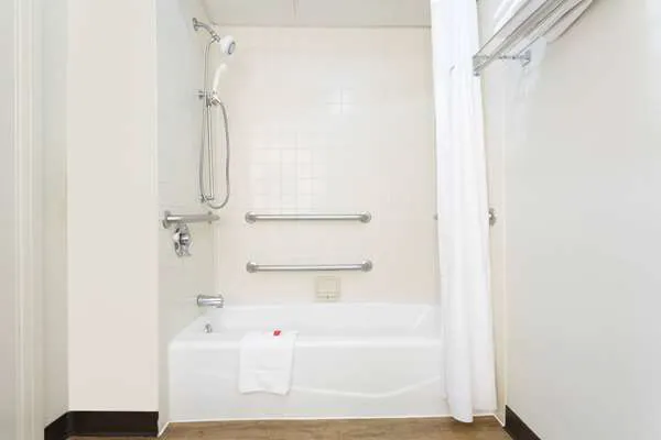 Days Inn by Wyndham Harrisburg North 4