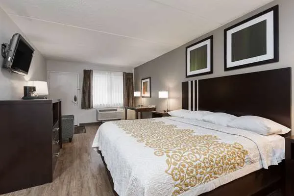 Days Inn by Wyndham Harrisburg North 4