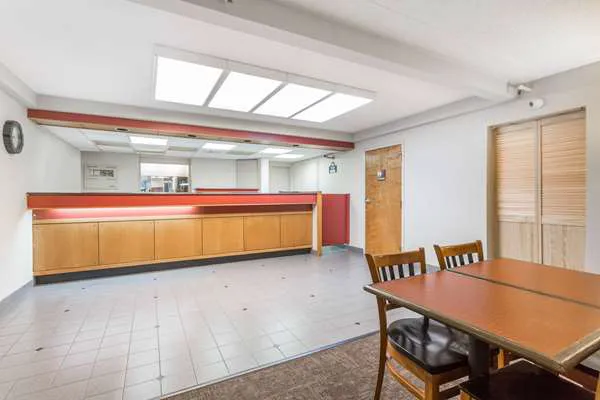 Days Inn by Wyndham Harrisburg North 4