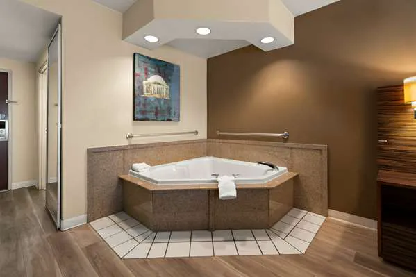 Ramada by Wyndham Harrisburg/Hershey Area 4