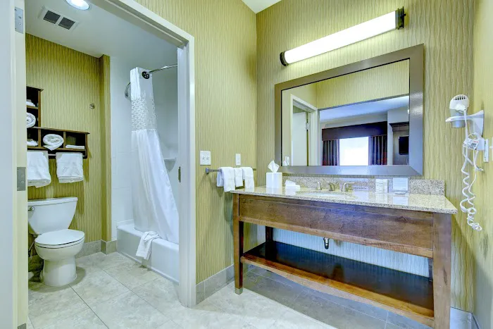Hampton Inn & Suites Harrisburg/North 4