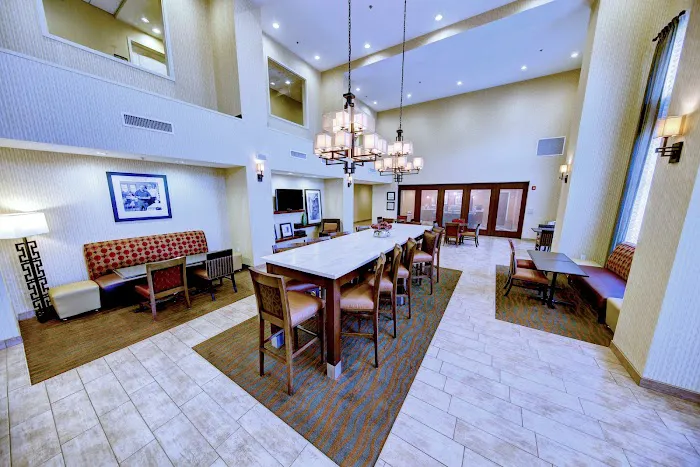 Hampton Inn & Suites Harrisburg/North 4