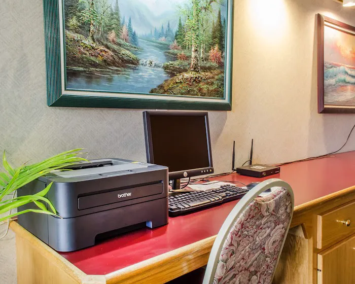 Econo Lodge 4