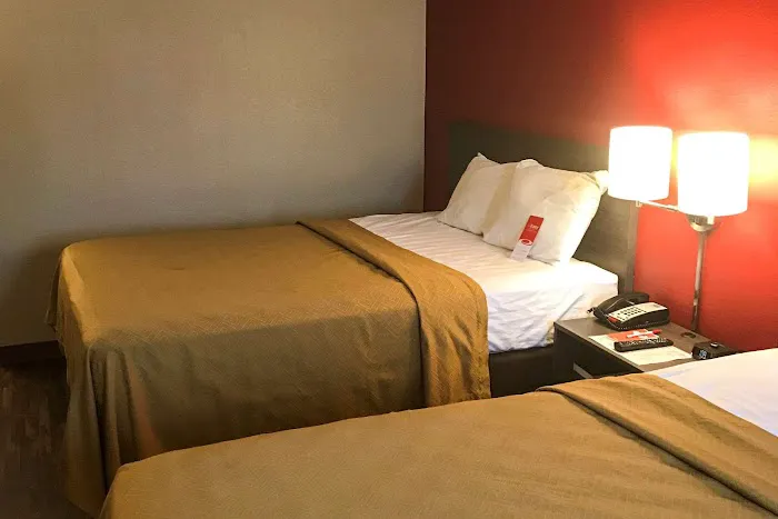 Econo Lodge 4