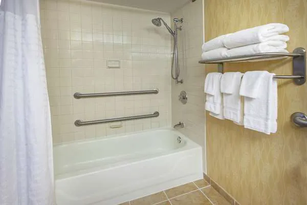 Baymont by Wyndham Harrisburg 4