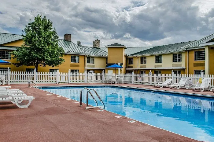 Baymont by Wyndham Harrisburg 4