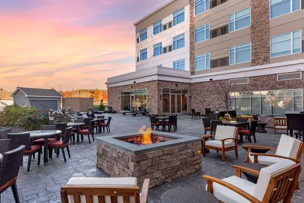 Cambria Hotel Manchester South Windsor 4