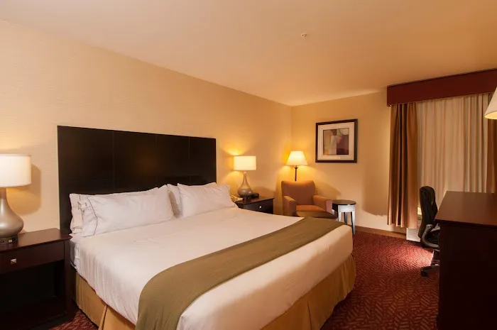 Holiday Inn Express Vernon - Manchester by IHG 4