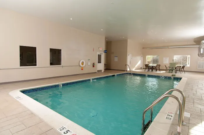 Holiday Inn Express Vernon - Manchester by IHG 4