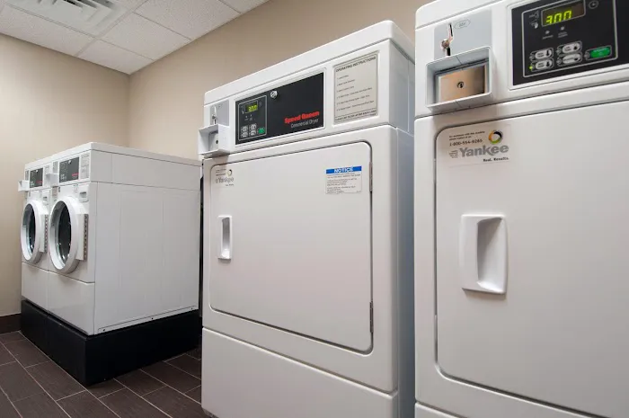 Holiday Inn Express Vernon - Manchester by IHG 4