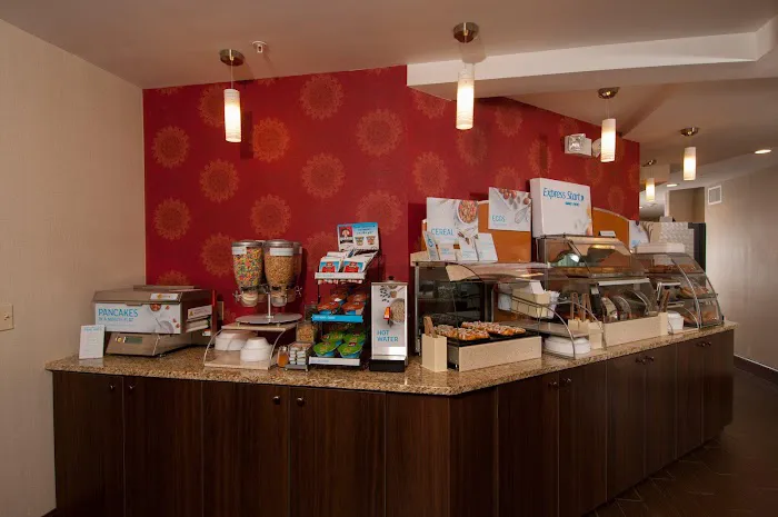 Holiday Inn Express Vernon - Manchester by IHG 4