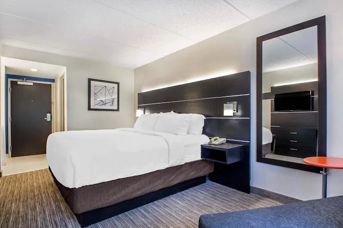 Holiday Inn Express & Suites Albany Airport - Wolf Road by IHG 4