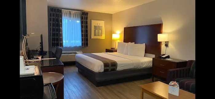 Travelodge Inn & Suites by Wyndham Albany 4