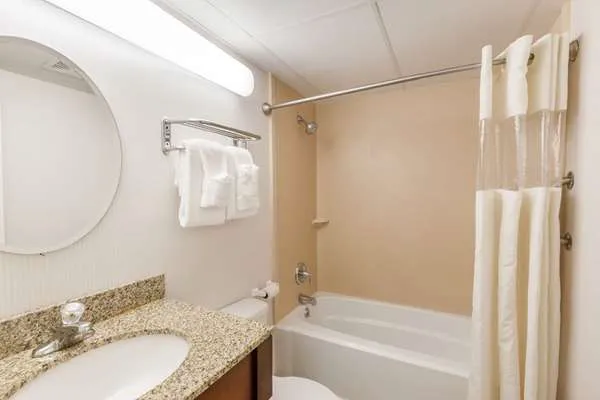 Travelodge Inn & Suites by Wyndham Albany 4