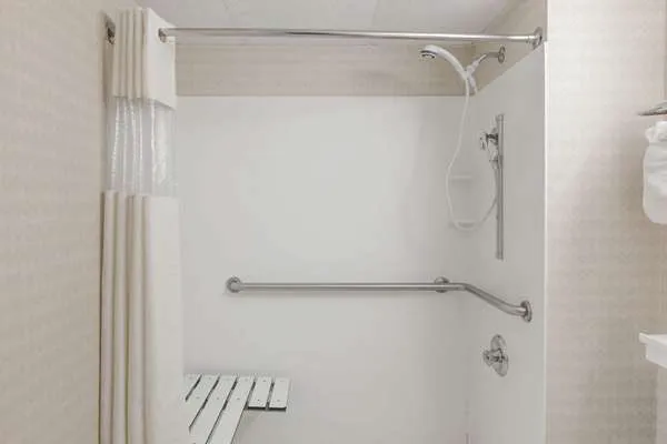 Travelodge Inn & Suites by Wyndham Albany 4