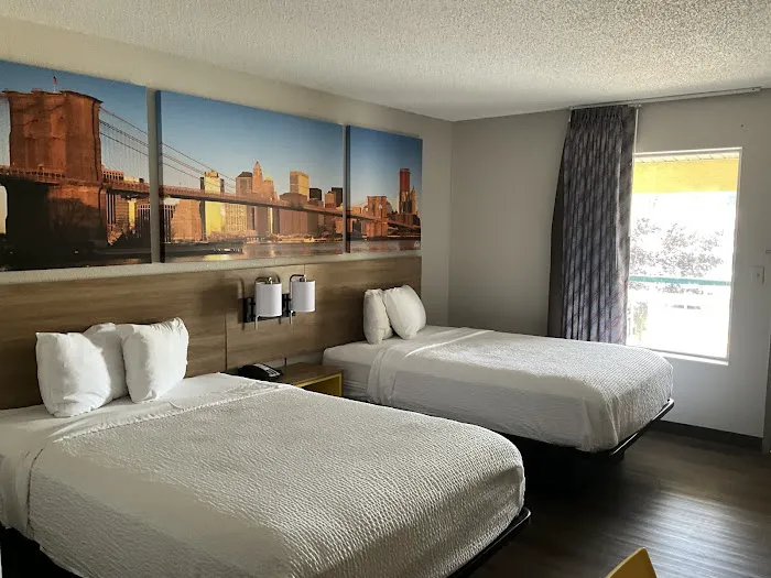 Days Inn & Suites by Wyndham Albany 4