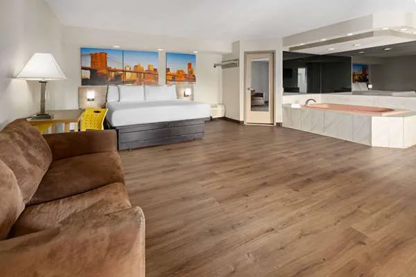 Days Inn & Suites by Wyndham Albany 4