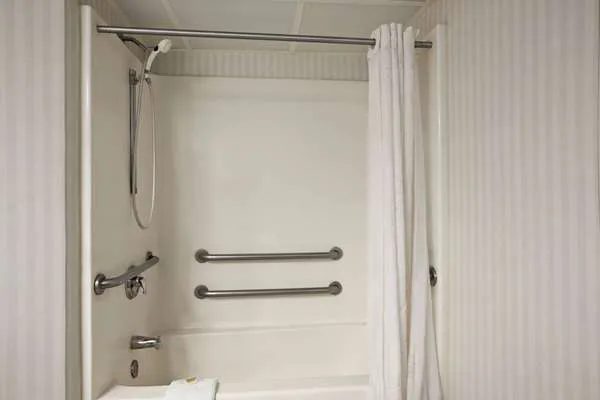 Days Inn & Suites by Wyndham Albany 4
