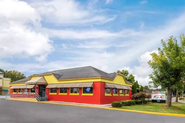 Days Inn & Suites by Wyndham Albany 4