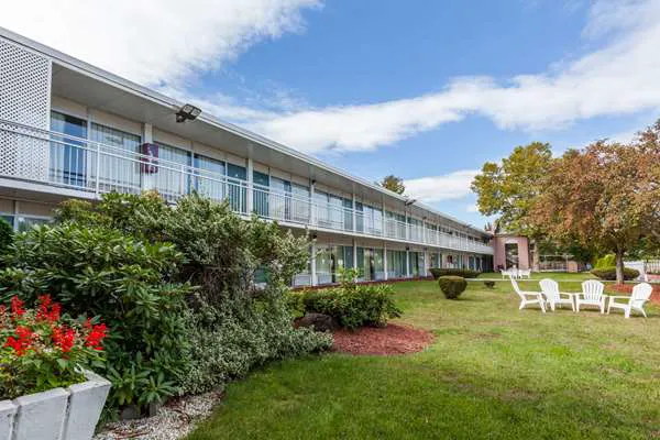Howard Johnson by Wyndham Albany 4