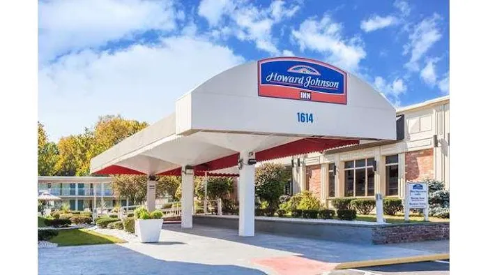 Howard Johnson by Wyndham Albany 4