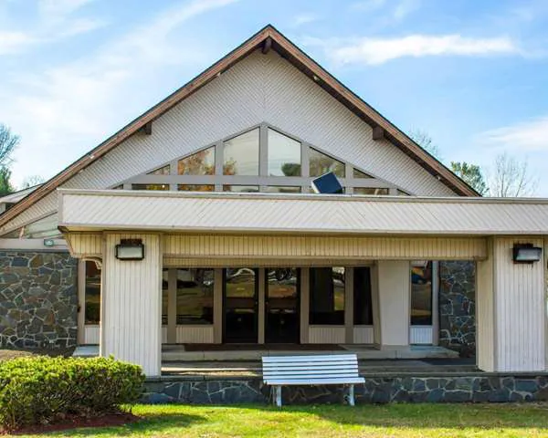 Econo Lodge Inn & Suites Colonie Center Mall 4