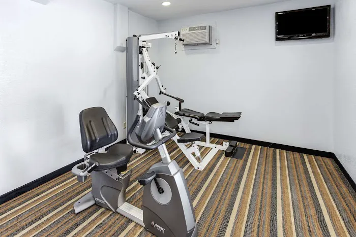 Quality Inn Central 4