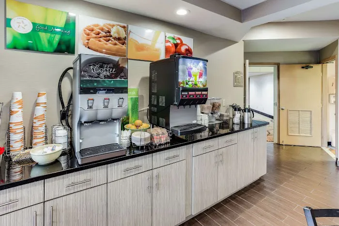 Quality Inn Central 4