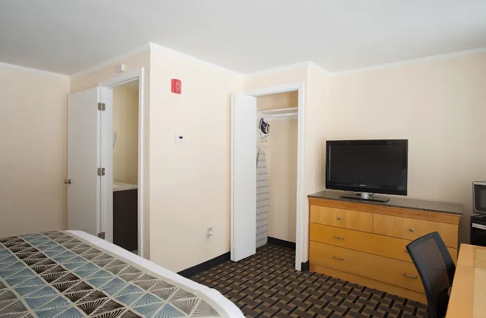 Mount Royal Inn 4