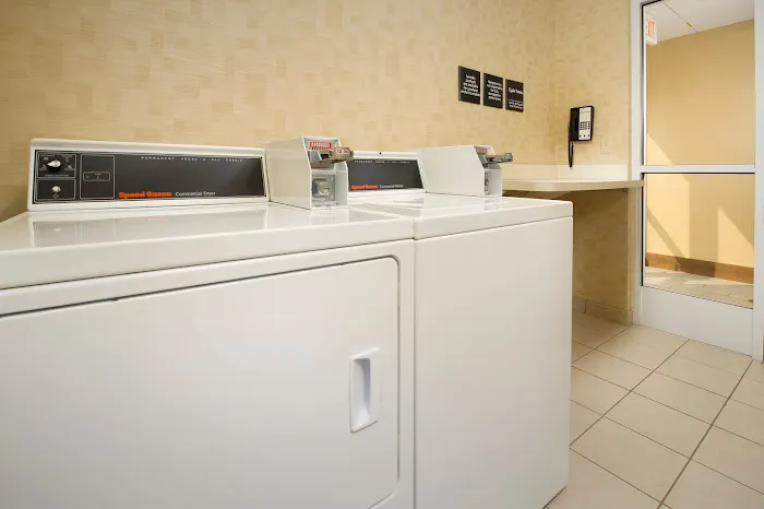 Hampton Inn Syracuse Clay 4