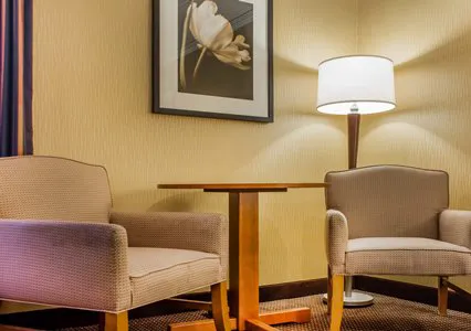 Clarion Hotel & Suites Riverfront 4