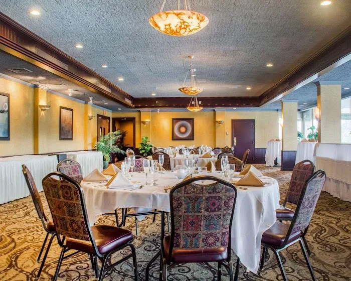 Clarion Hotel & Suites Riverfront 4