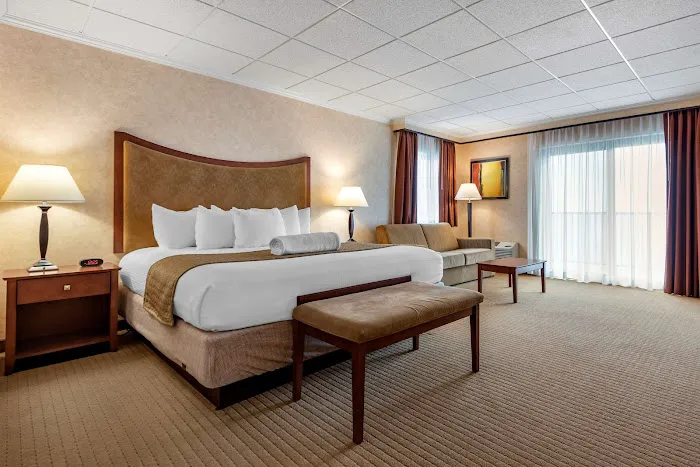 Best Western Plus Oswego Hotel and Conference Center 4