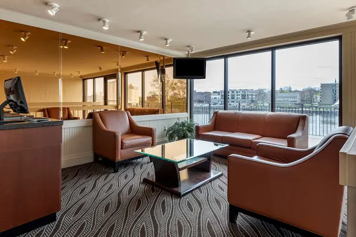Best Western Plus Oswego Hotel and Conference Center 4