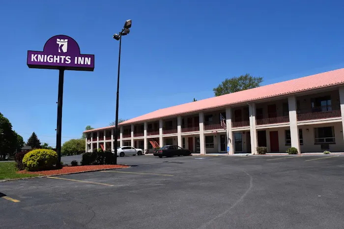 Knights Inn Oswego 4