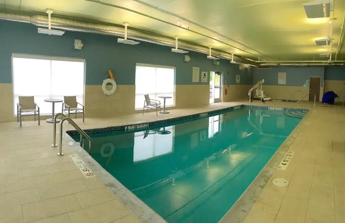 Holiday Inn Express & Suites Oswego by IHG 4