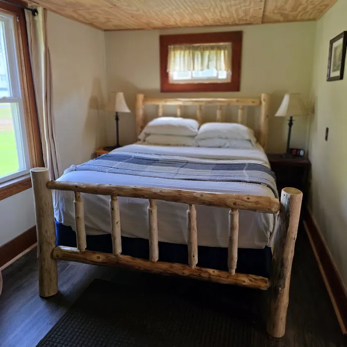 Paddler's Rest Lakefront Cabins and Motel 4