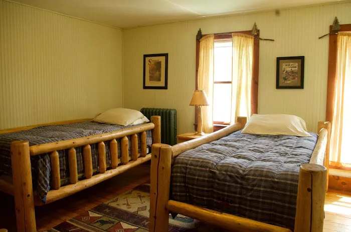 The Woods Inn 4