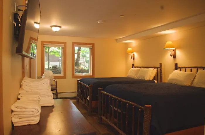 The Woods Inn 4