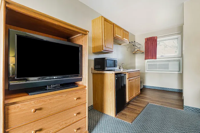 Super 8 by Wyndham Lake George/Downtown 4