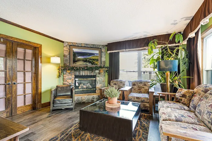 Super 8 by Wyndham Lake George/Downtown 4