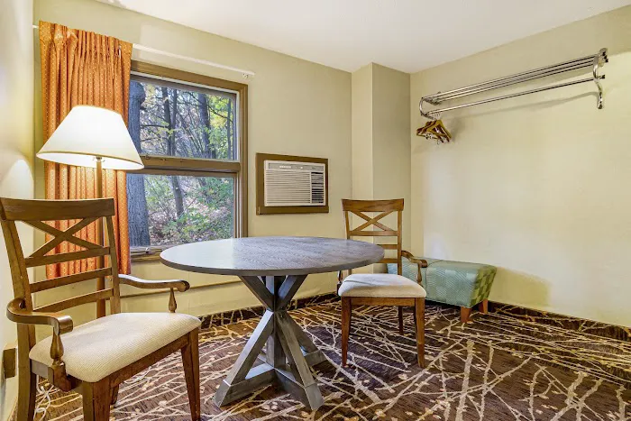 Super 8 by Wyndham Lake George/Downtown 4