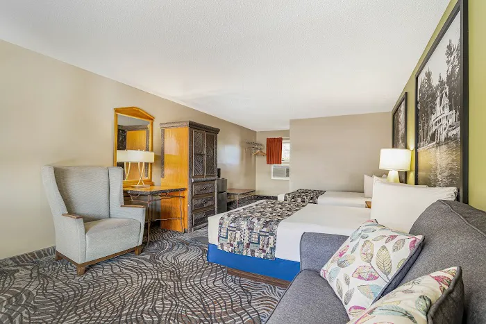 Super 8 by Wyndham Lake George/Downtown 4