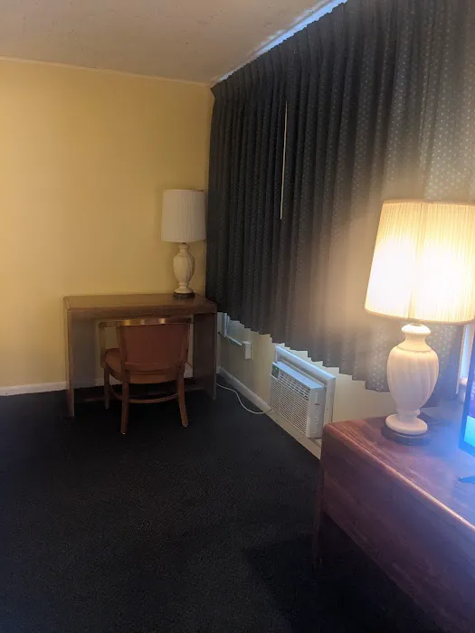 Cloud 9 Inn & Suites Lake George 4