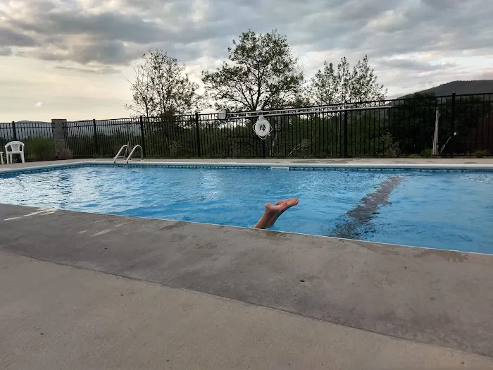 Cloud 9 Inn & Suites Lake George 4