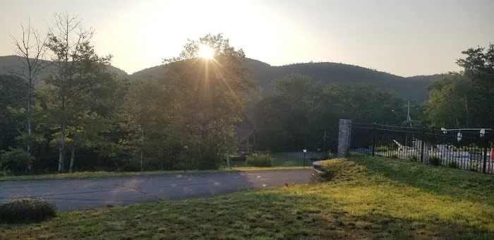Cloud 9 Inn & Suites Lake George 4