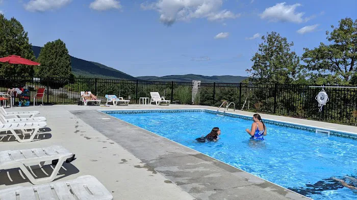Travelodge by Wyndham Lake George NY 4