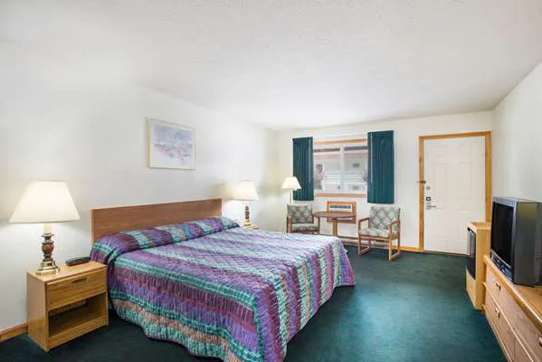 Travelodge by Wyndham Lake George NY 4