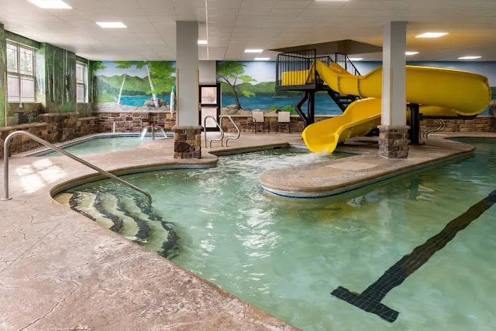 La Quinta Inn & Suites by Wyndham - Lake George 4